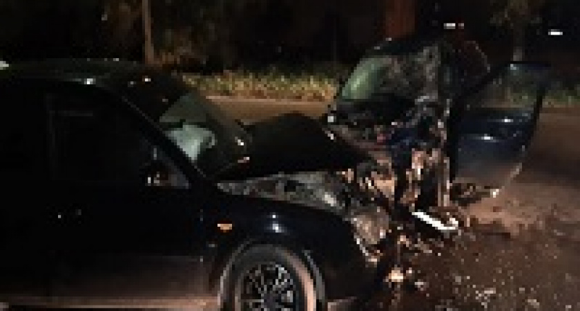 В Волжском юный водитель на «десятке» влетел в иномарку на встречке