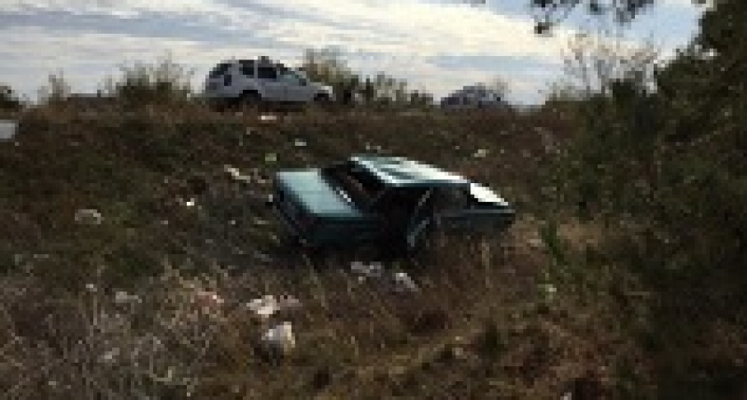 Под Волгоградом пожилая пара на легковушке улетела в кювет