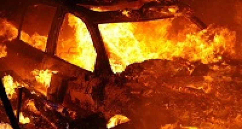 На севере Волгограда сгорели две иномарки 