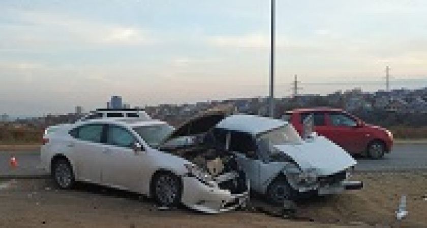 В Волгограде «пятерка» протаранила Lexus: двое в больнице