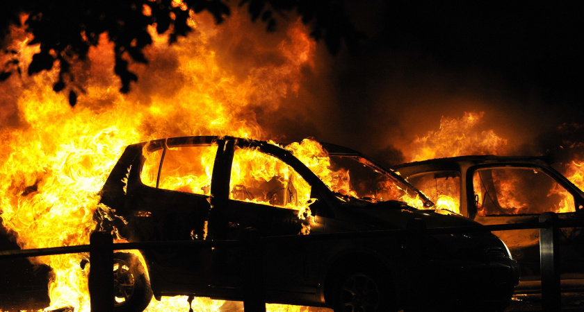 В Волгограде из-за короткого замыкания сгорела «Приора»