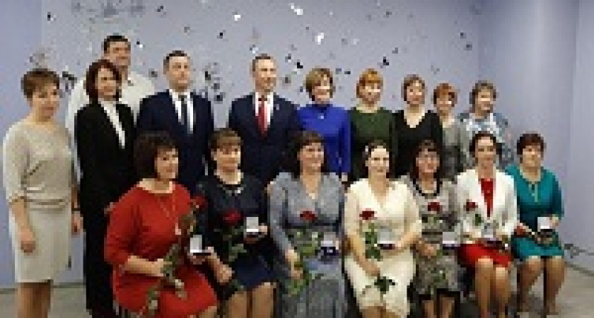 В Волгограде наградили многодетных матерей