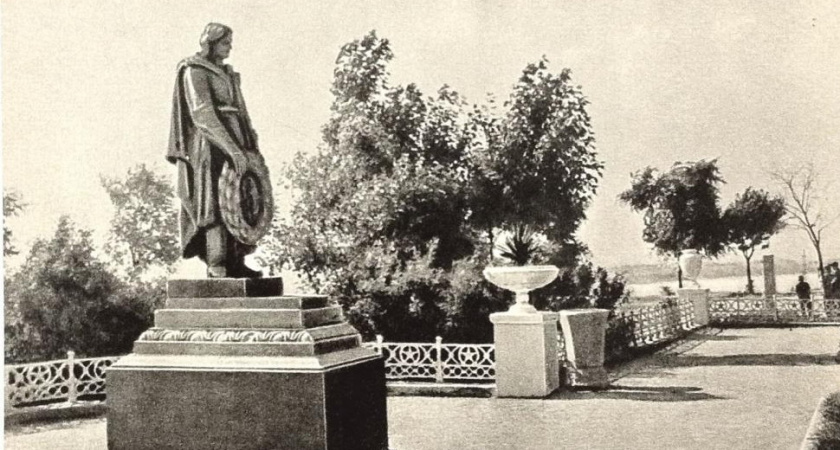 Волгоградец показал памятник, появившийся на Мамаевом кургане еще во время войны