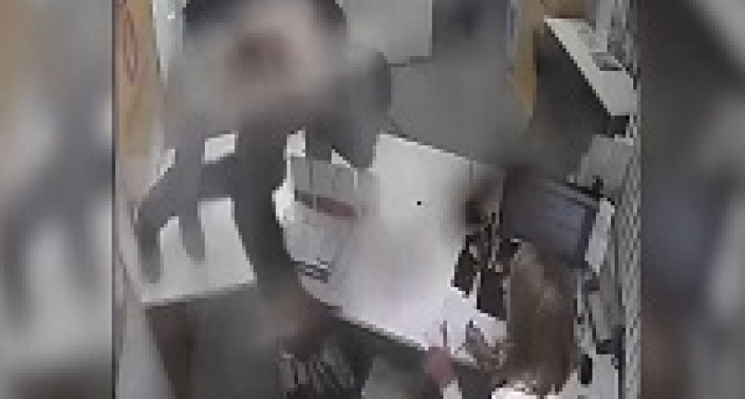 В Волжском женщина обезвредила налетчика с ножом