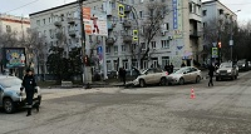 В Центральном районе лихач спровоцировал тройное ДТП