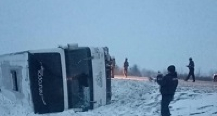 На трассе под Волгоградом перевернулся рейсовый автобус
