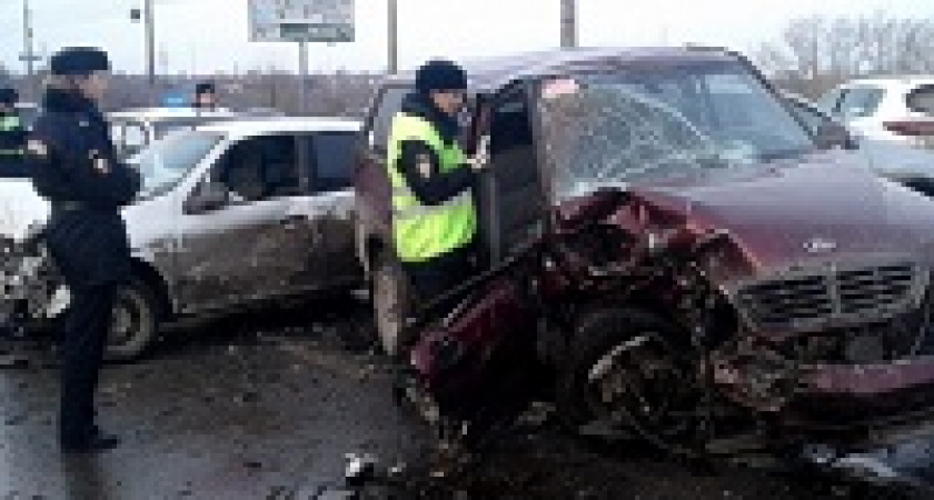 В центре Волгограда столкнулось 6 машин