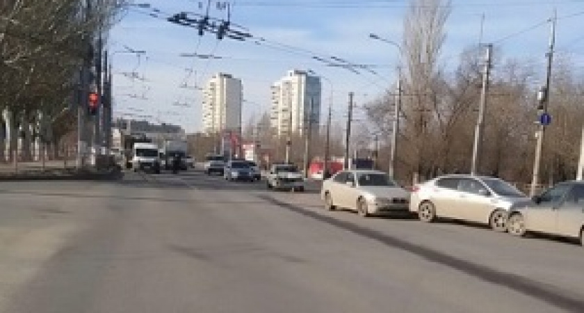 В Волгограде водитель-пенсионер устроил массовое ДТП