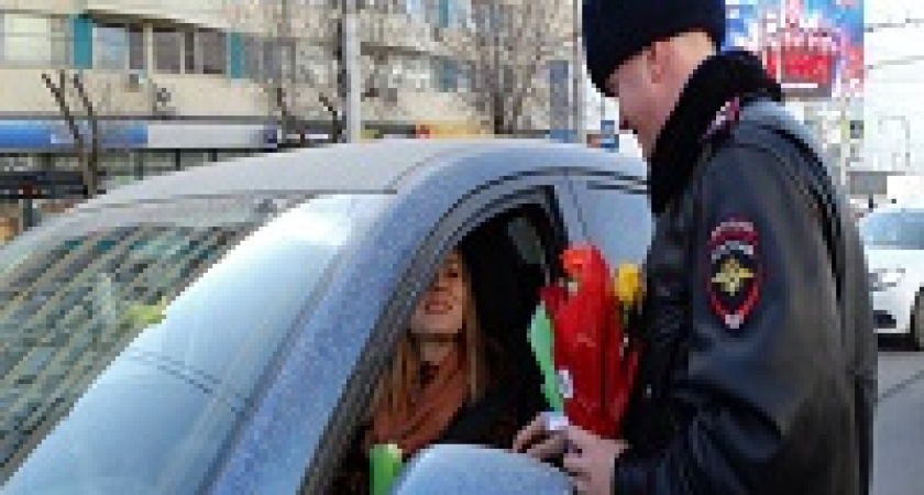На дороги Волгограда снова вышел «Цветочный патруль»