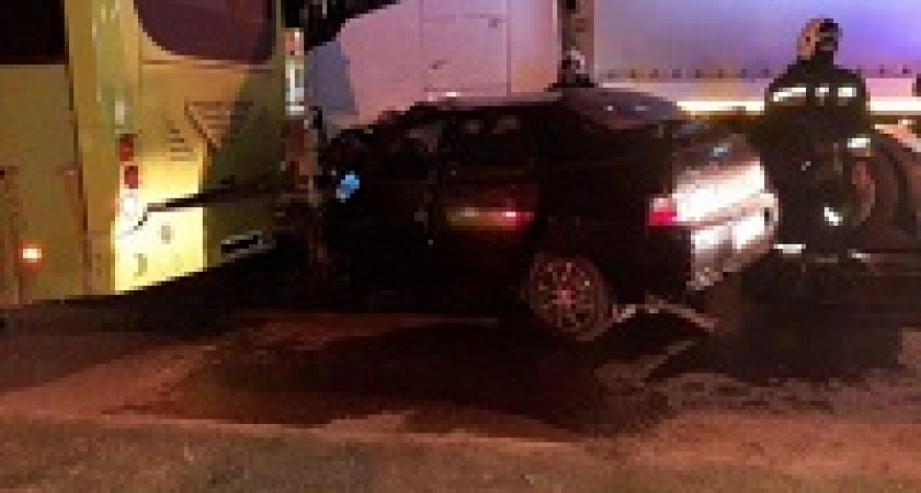 В Волгограде водитель без прав врезался в автобус и грузовик