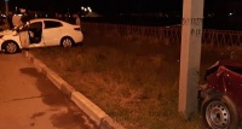 В Волжском в ДТП пострадали водитель и пассажирка иномарки