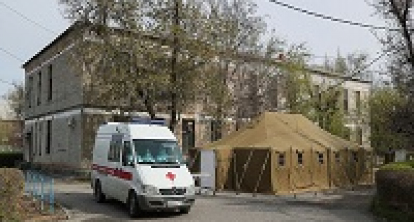 Возле волгоградских больниц сворачивают палатки для первичного осмотра