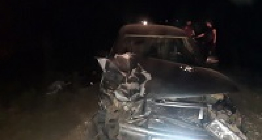 Под Волгоградом легковушка на встречке протаранила три машины