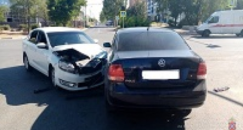 В Волжском произошло тройное ДТП