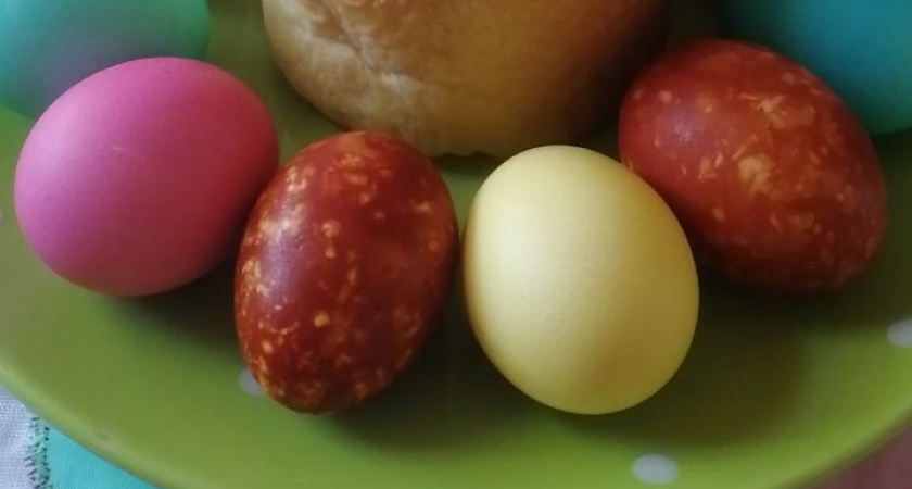 Химии - 0%, красоты - 100%: как сделать "мраморные" яйца к Пасхе - нужна марля