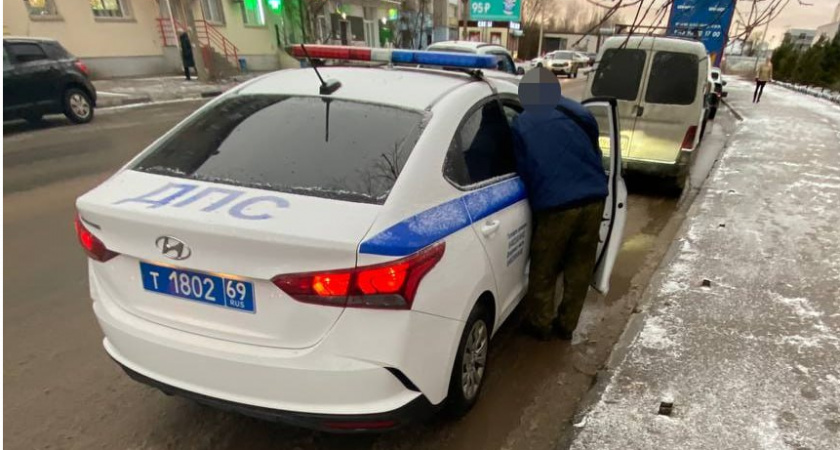 Водителей со стажем больше 10 лет заставят пересдавать права в мае: в ином случае нужно будет заплатить 30 000 рублей штрафа