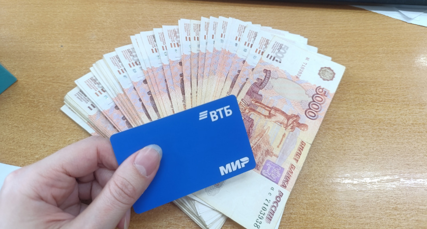 Указ приняли тихо: пенсионерам на майские праздники раздадут по 55 тысяч рублей — прямо на банковскую карту