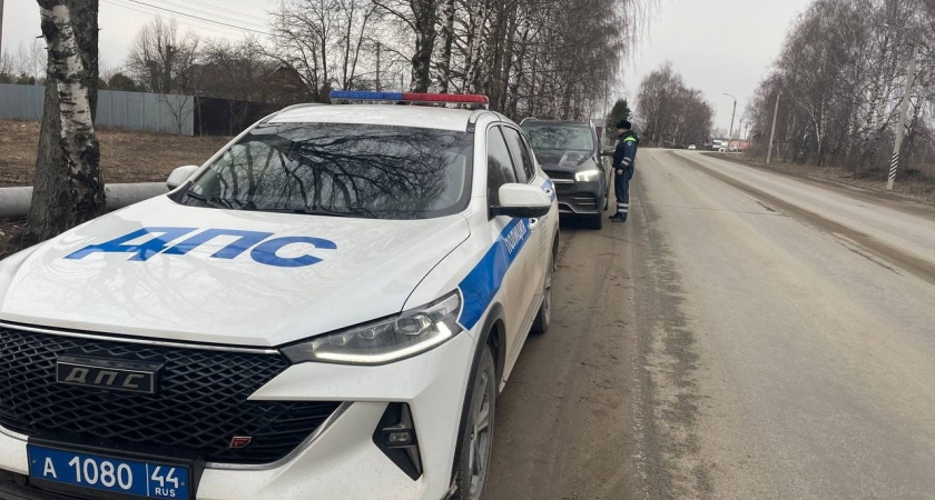 Юрист раскрыл, как ГАИ штрафуют водителей на 15 000 рублей за езду на машине с механикой: полезно знать