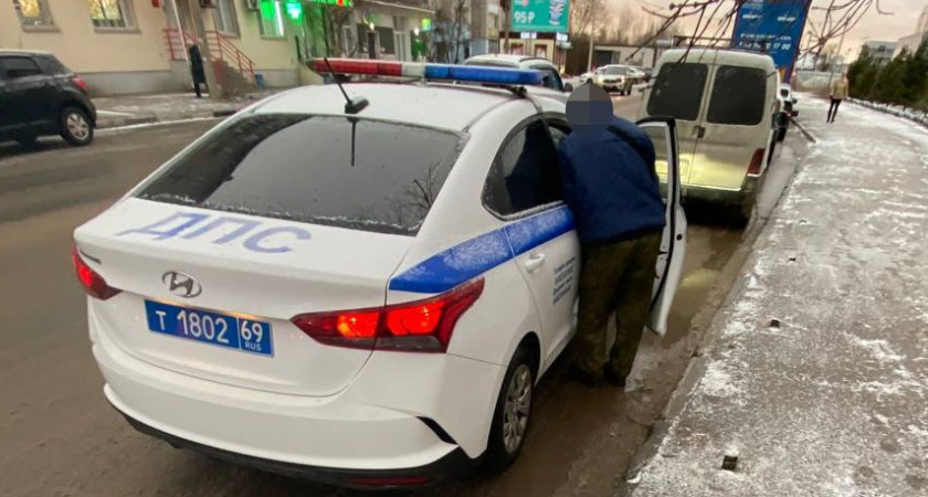 Водители категории "В" смогут получить еще одни права в мае без экзаменов и тестов - потребуется только 1 справка