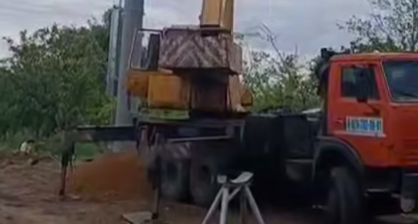Волгоградские дачники бьют тревогу: в СНТ «Кировец» строят вышку, а электричества не хватает даже на чайник