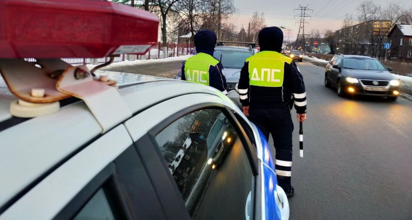 С 1 июня - новое правило вводится для всех, кто водит автомобиль. Теперь полный запрет