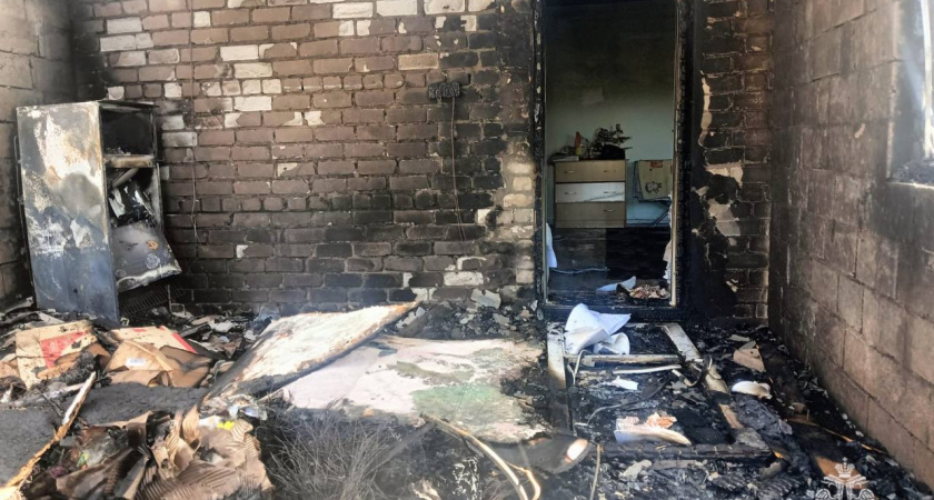 В Волгоградской области загорелся пристрой — причиной стал неисправный холодильник