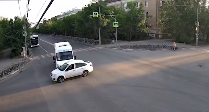 В Волгоградской области за сутки произошло шесть ДТП — пострадали дети, пешеходы и велосипедист