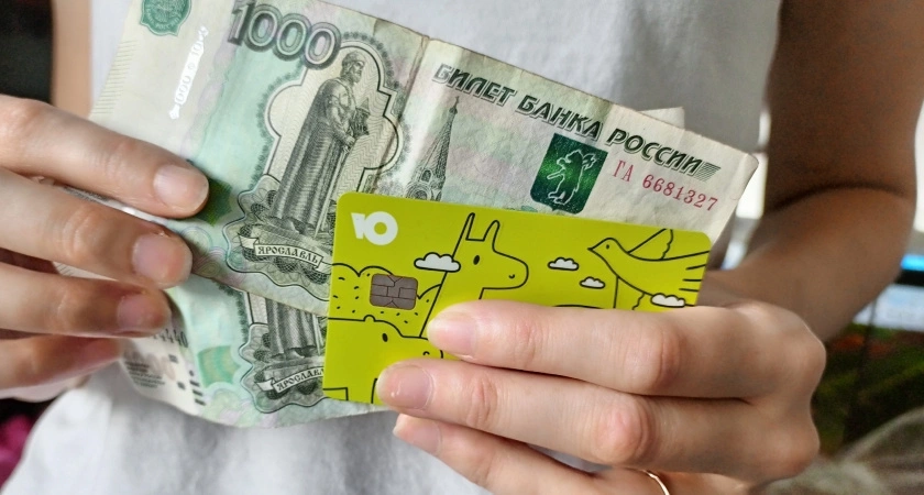 Перевод денег друзьям и родственникам под запретом: что нельзя писать, чтобы не остаться без банковской карты