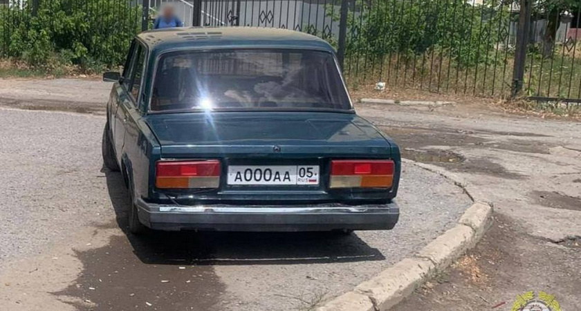 В Волгограде инспекторы ДПС остановили «семёрку» с фальшивыми номерами