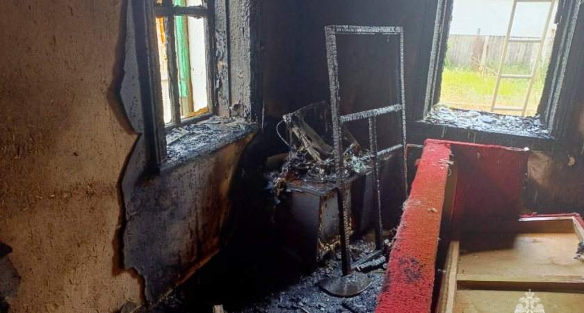В Волгоградской области телевизор вспыхнул во время фильма — сгорела часть дома в Тихоновке