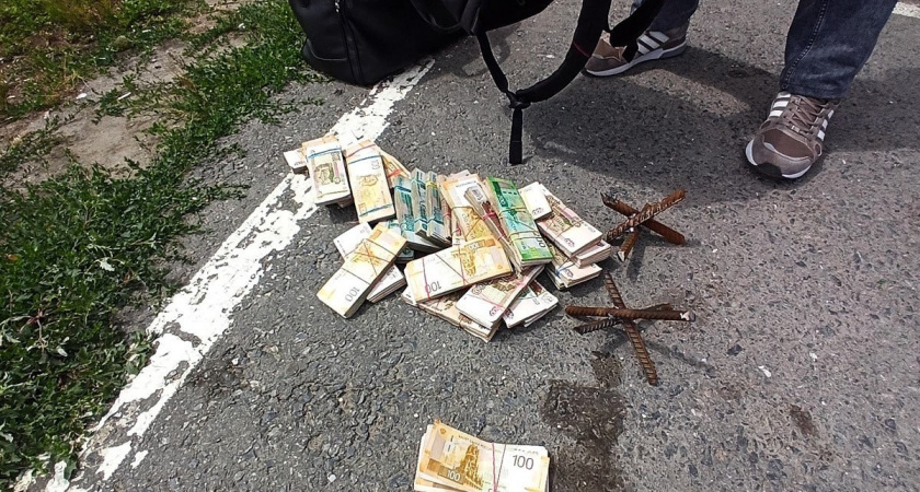 В Волгоградской области полицейские задержали банду налётчиков, ограбивших фуру на 13 миллионов рублей