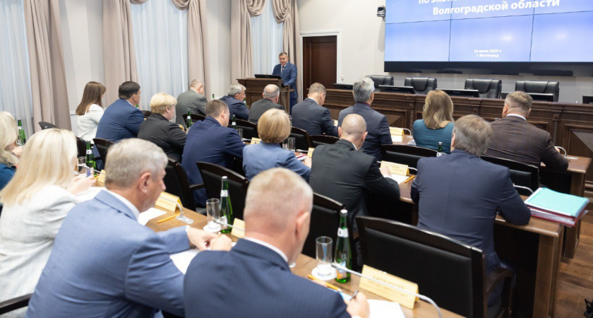 Волгоградская область настраивает экономику на новые рельсы — Бочаров обозначил курс на инвестиции и партнёрство