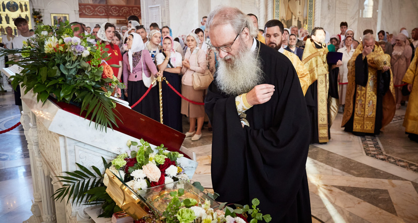 Волгоградские верующие попрощались с мощами Патриарха Тихона