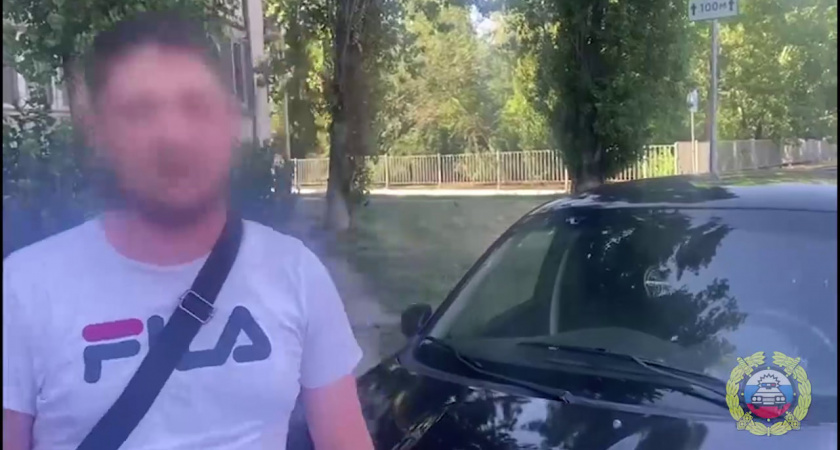 Волгоградский таксист наехал на пассажира и скрылся с места ДТП