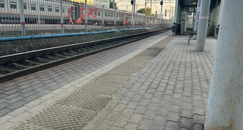 В Суровикино двухлетний ребенок получил травмы на железной дороге — проводится проверка