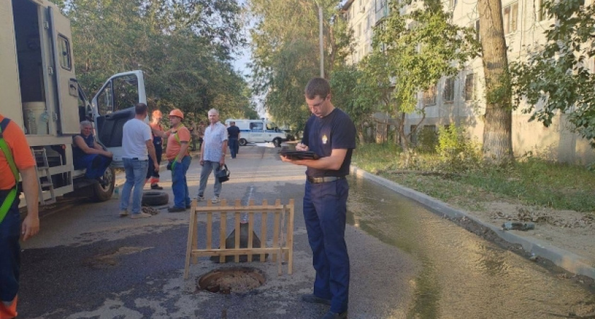 В Волгограде нашли тела двух слесарей в канализационном люке