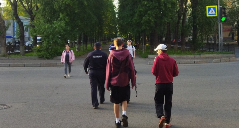 В Волгограде подростков наказали за мат и скандал во дворе в центре города