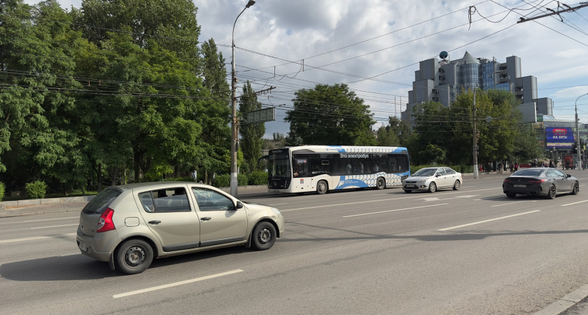 На общественный транспорт в Волгограде потратят 37,6 млн