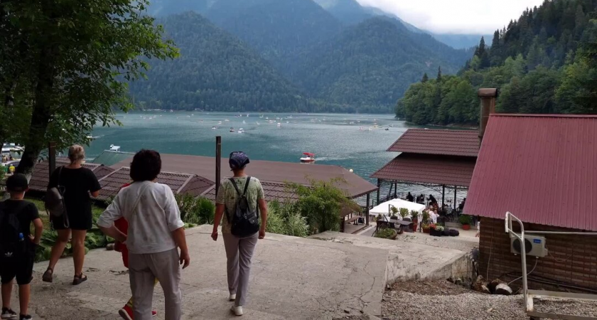 Не курорт, а обдиралово: море чистое, горы высокие, а вот с людьми всё сложно - 5 ложек дёгтя в бочке мёда Абхазии