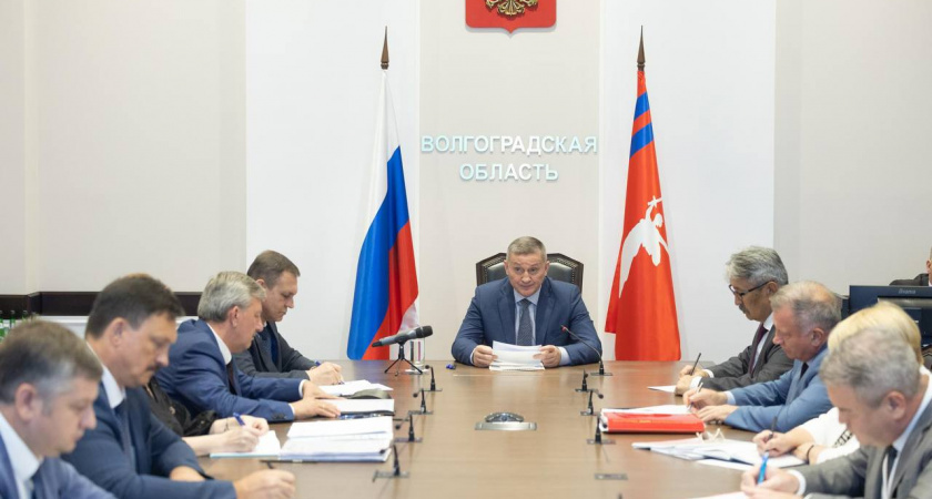 Волгоградскую область готовят к жаре: Бочаров поручил усилить меры безопасности для детей, пожилых и больных