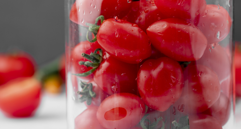 Вкуснее бабушкиных в 100 раз — солим помидоры на зиму по простому рецепту: сочные и плотные, как с грядки