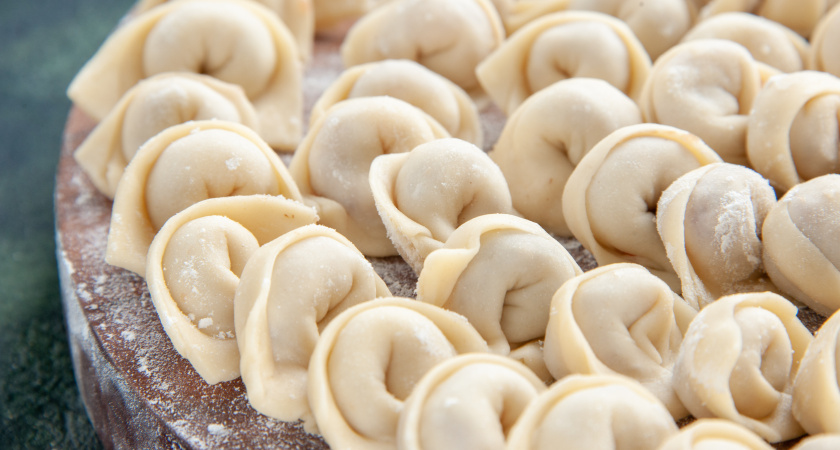 Одна ложка на кастрюлю — и пельмени точно не разварятся: вкус улучшится даже у магазинных полуфабрикатов