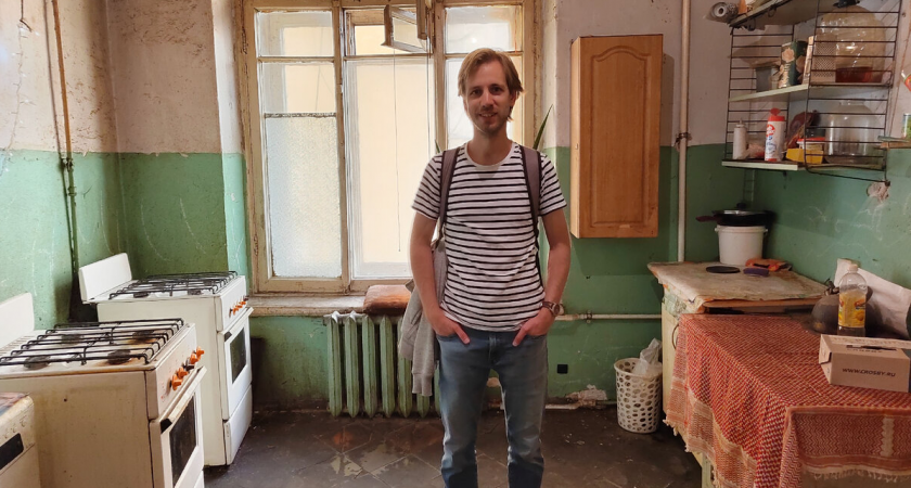 Зашёл в коммуналку в центре Петербурга, где комната стоит 4 миллиона — нашел самую жуткую квартиру
