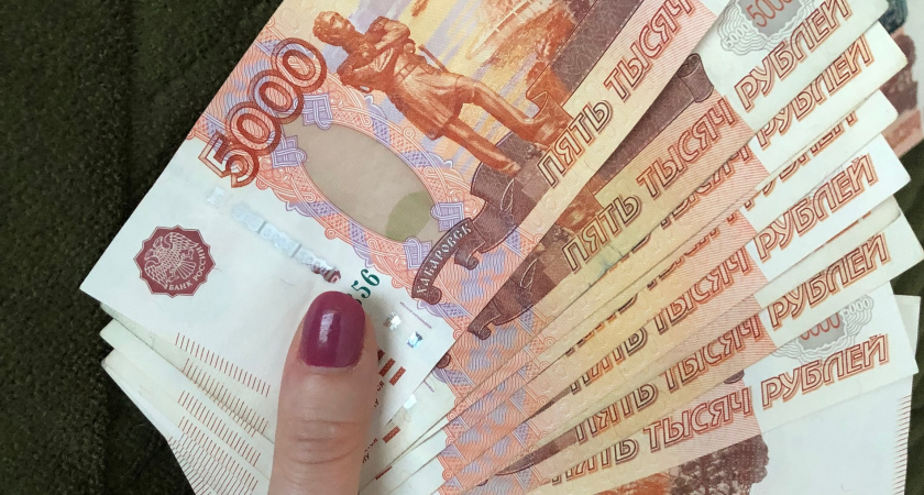 Кто в Волгоградской области получает больше всех: рейтинг зарплат по отраслям