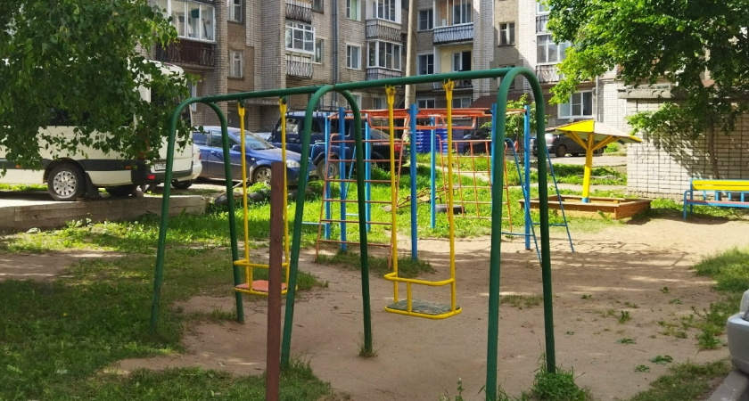 В Волжском ребенок получил серьезную травму на игровом комплексе: следователи начали проверку