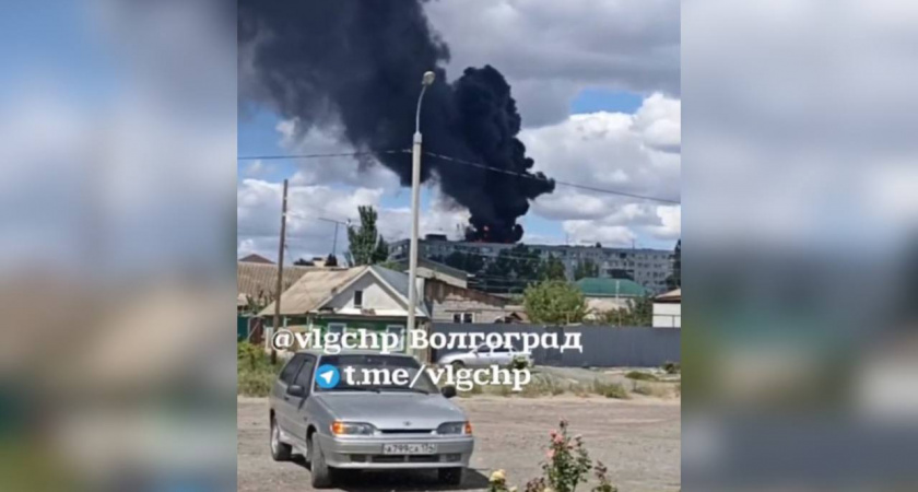 Мощный пожар в Волгограде 14 августа: горела крыша дома на улице Кирова
