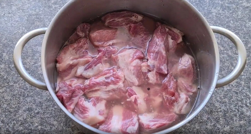 Мясо нежнее сливочного масла и тает во рту: замачиваем так — "фишка" ресторанов