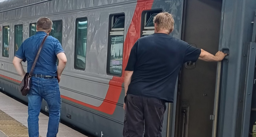 Из-за происшествия в Петров Вале поезда следуют с огромными опозданиями