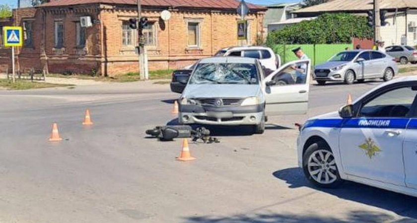 В Волгоградской области погиб водитель электросамоката после столкновения с автомобилем