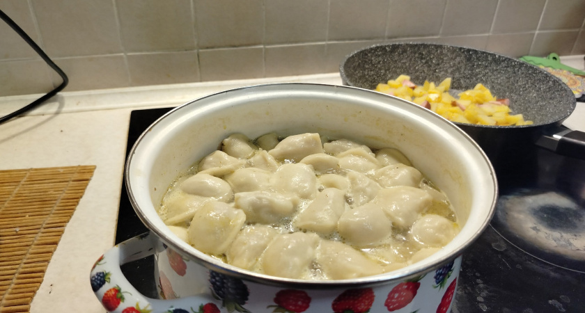 Ожидал ресторанного вкуса, а получил химический запах — мой честный опыт с пельменями из «Чижика»
